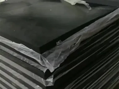 Tirai Plastik PVC vs Tirai Kain: Mana yang Lebih Cocok untuk Industri dan Bisnis?